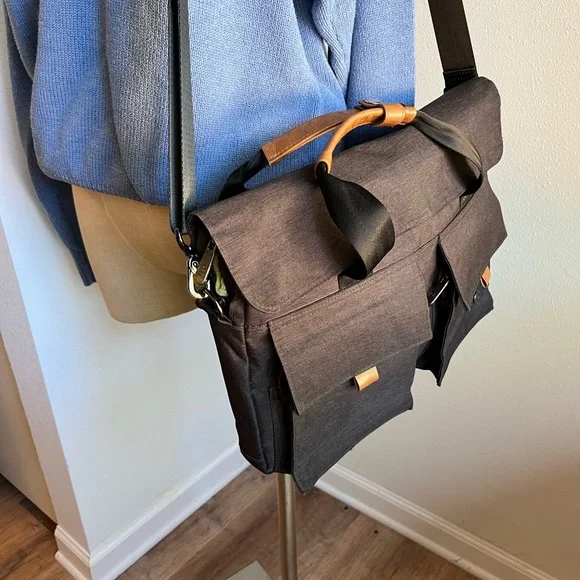 PKG Canada Richmond Laptop briefcase/messenger bag - up to 16” laptop dark gray